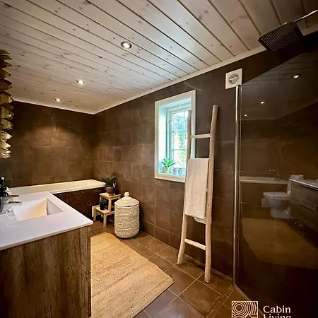 In Magnificent Landscape And Hot Tub Inside 度假居 *